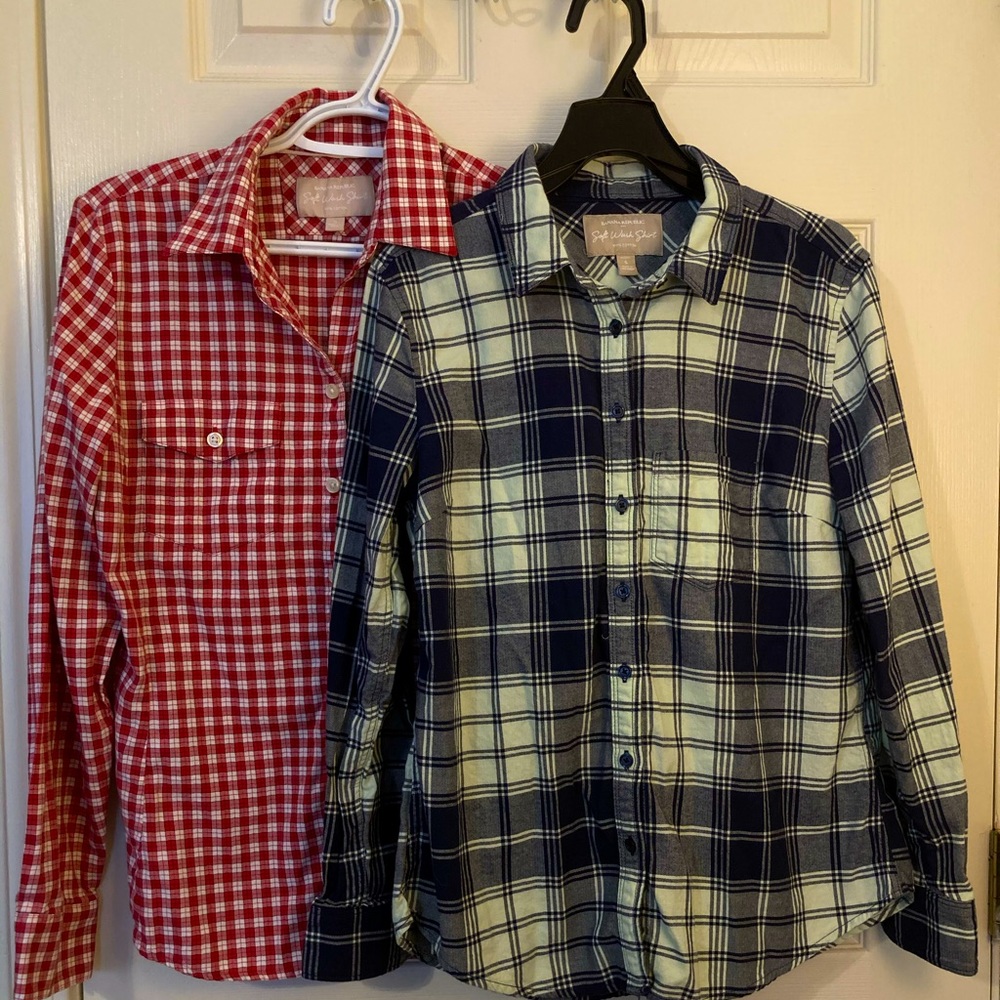 2 super soft Banana Republic Soft Wash Shirts
